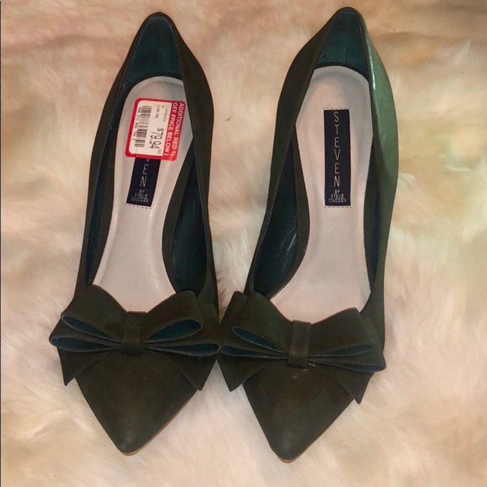 New Classy Steven Madden Olive Green Bow Pumps